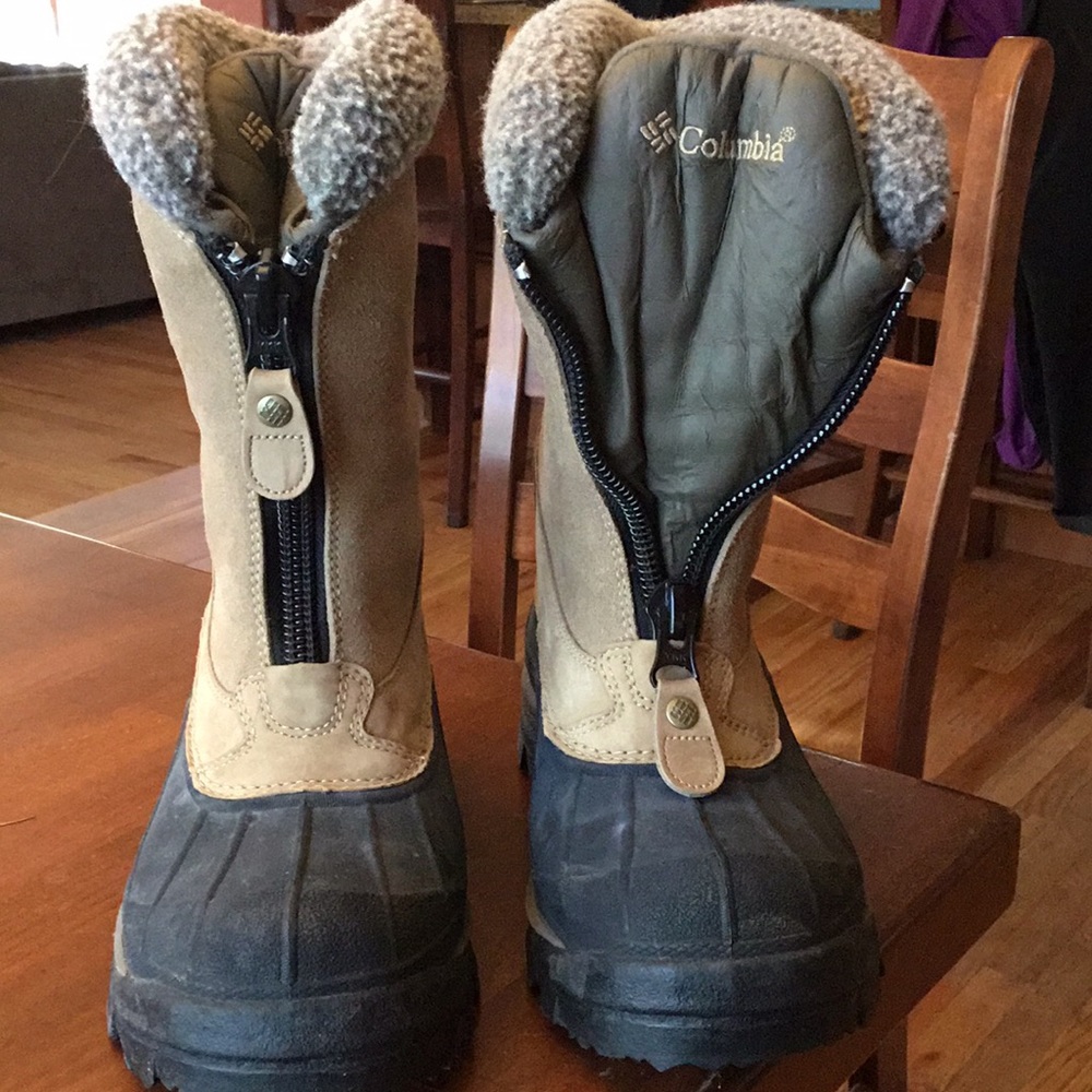 Women’s Columbia snow boots, size 6.5. New.